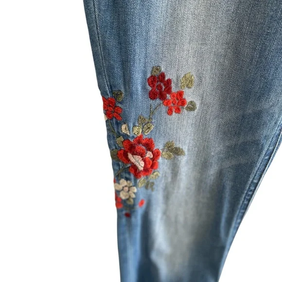 Express Women's legging Jeans with Red Floral Embroidery - Picture 4 of 6